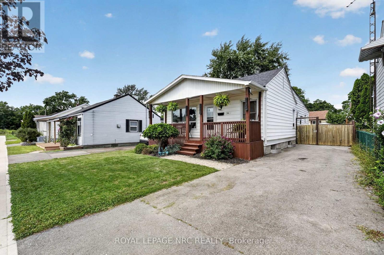 314 Dieppe Street, Welland, Ontario  L3B 4V2 - Photo 1 - X13694588