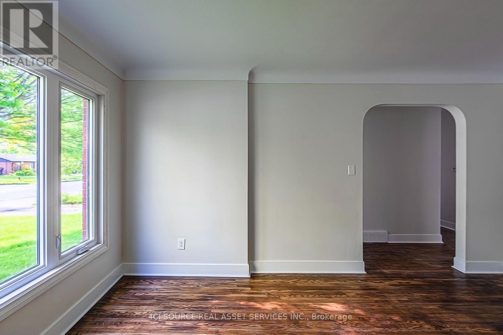 3768 Dorchester Road, Niagara Falls, Ontario  L2J 3A7 - Photo 3 - X13694612