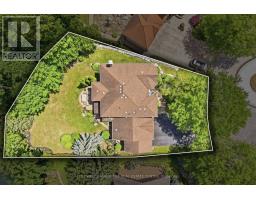 49 FALLING LEAF COURT, Aurora, Ontario