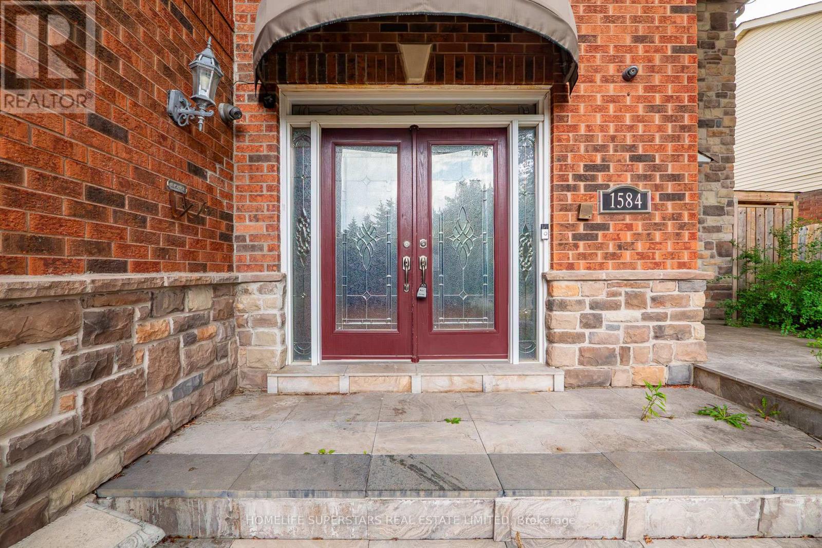 1584 Greenmount Street, Pickering, Ontario  L1X 2J1 - Photo 2 - E13685488