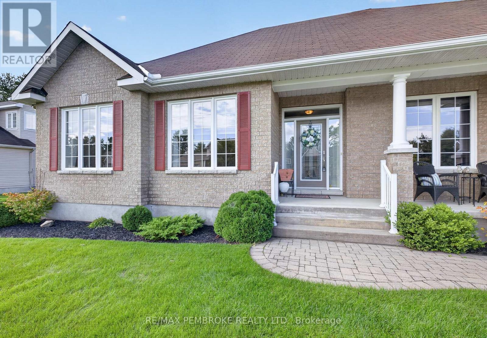 26 Bedard Boulevard, Petawawa, Ontario  K8H 0B7 - Photo 3 - X13694664