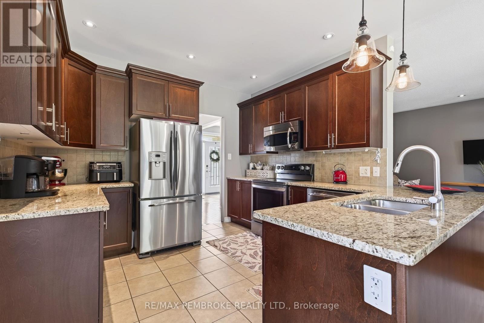 26 Bedard Boulevard, Petawawa, Ontario  K8H 0B7 - Photo 8 - X13694664