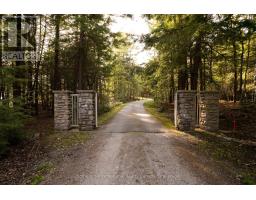 POINT COTTAGE - 1250 WALDMERE ROAD, Bracebridge, Ontario