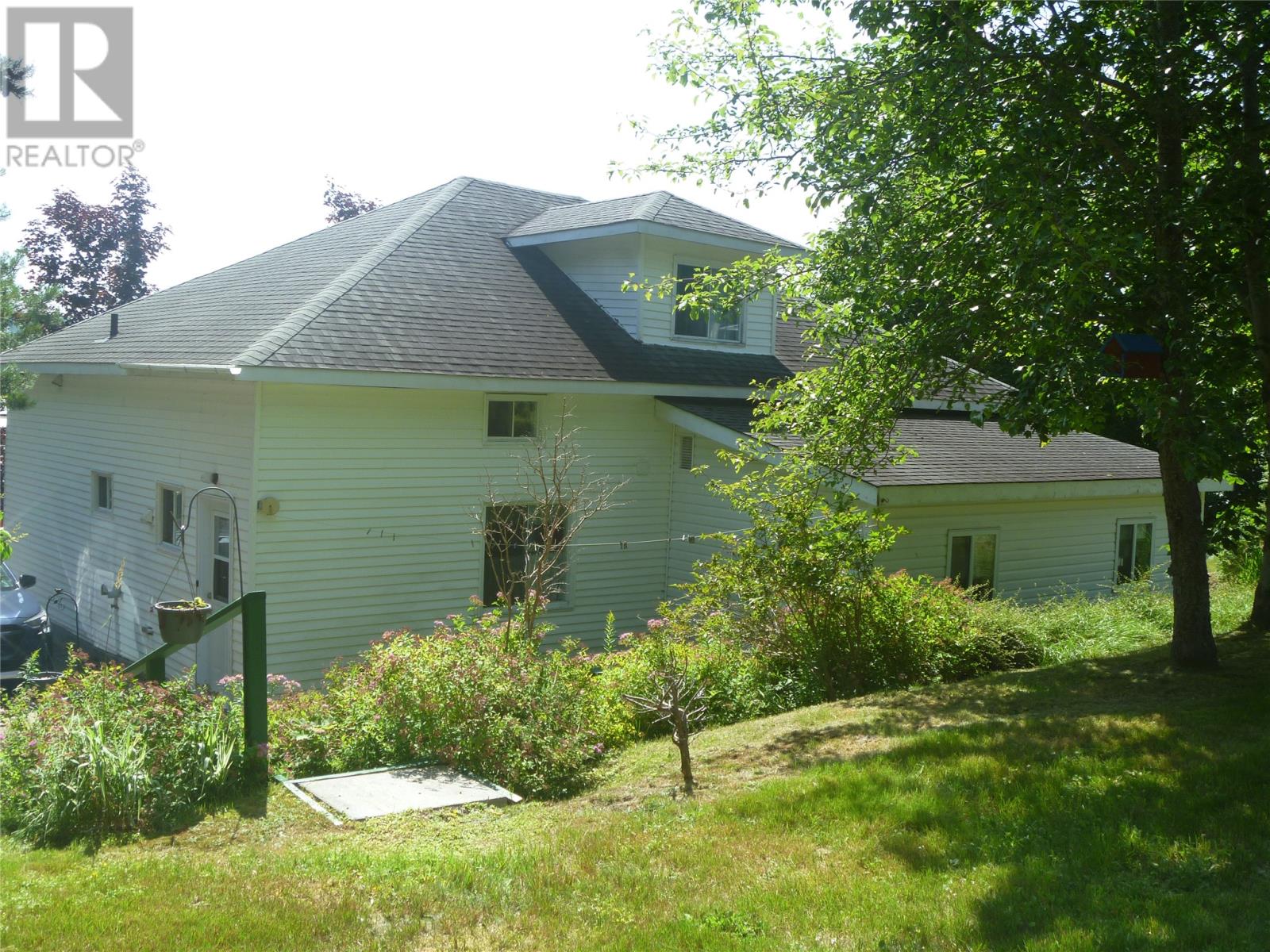 16 Patrick Street, Carbonear — photo 2