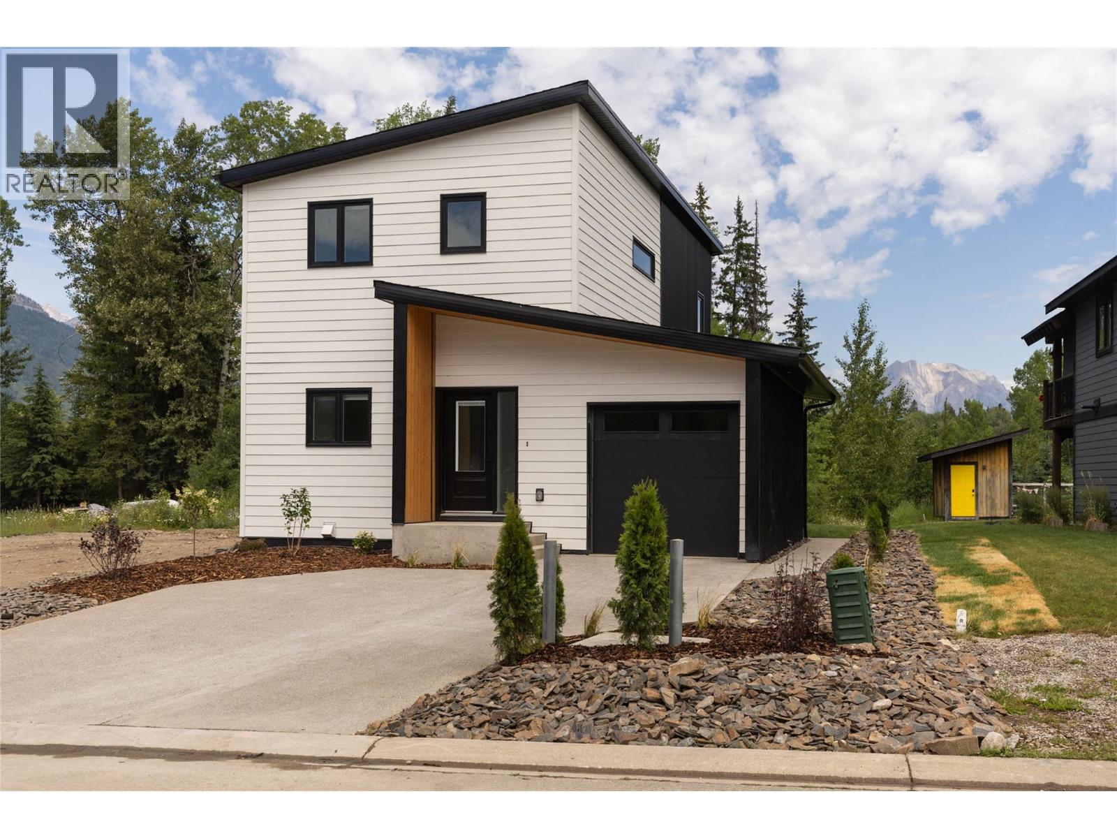 113 Whitetail Drive, Fernie, British Columbia  V0B 1M4 - Photo 2 - 10393873