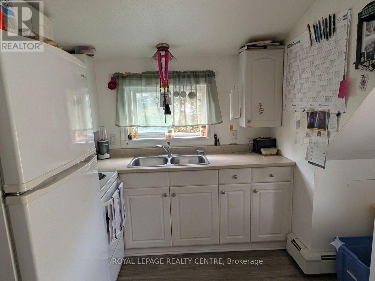 Upper - 10 Dufferin Street, Barrie, Ontario  L4N 2J7 - Photo 4 - S13666156