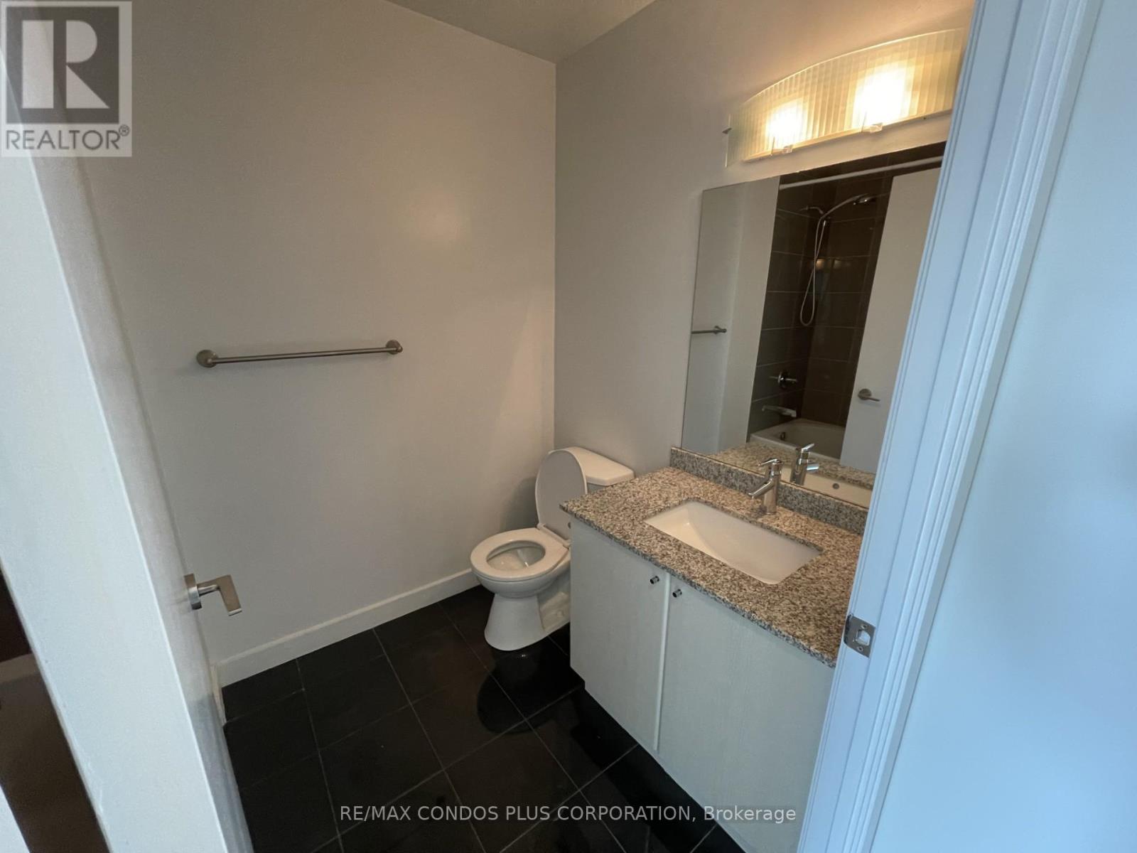 2408 - 18 Harbour Street, Toronto, Ontario  M5J 2Z6 - Photo 10 - C13694704