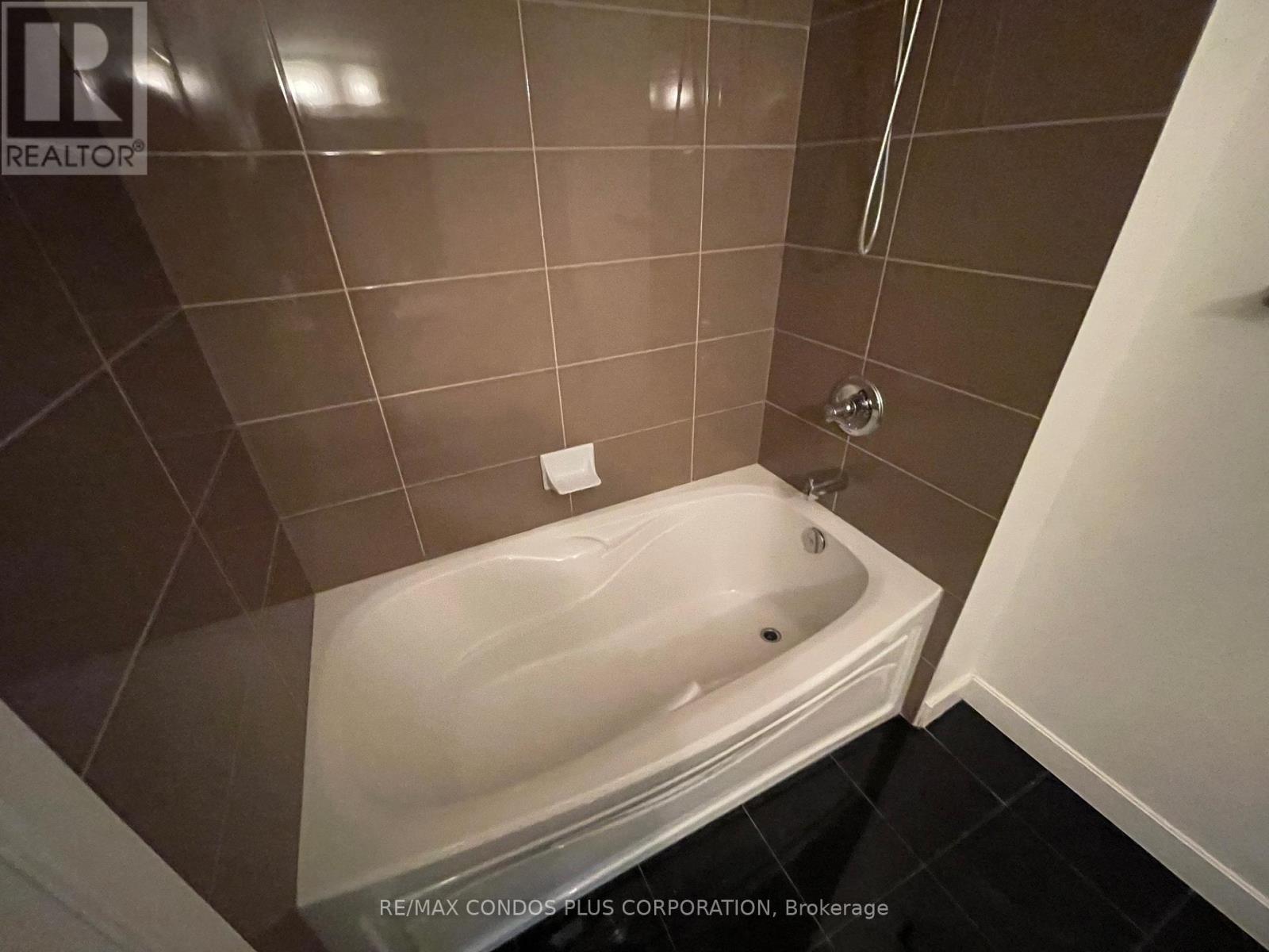 2408 - 18 Harbour Street, Toronto, Ontario  M5J 2Z6 - Photo 15 - C13694704