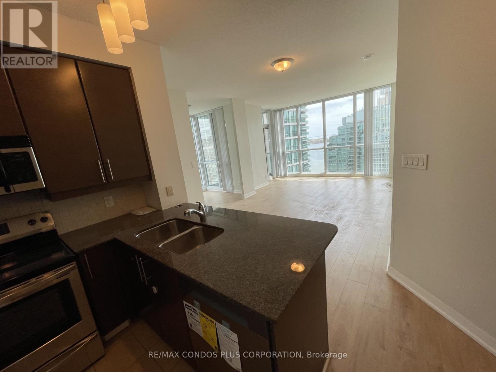 2408 - 18 Harbour Street, Toronto, Ontario  M5J 2Z6 - Photo 7 - C13694704