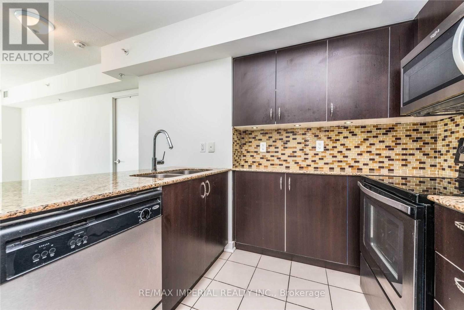 201 - 5740 Yonge Street, Toronto, Ontario  M2M 0B1 - Photo 17 - C13694778