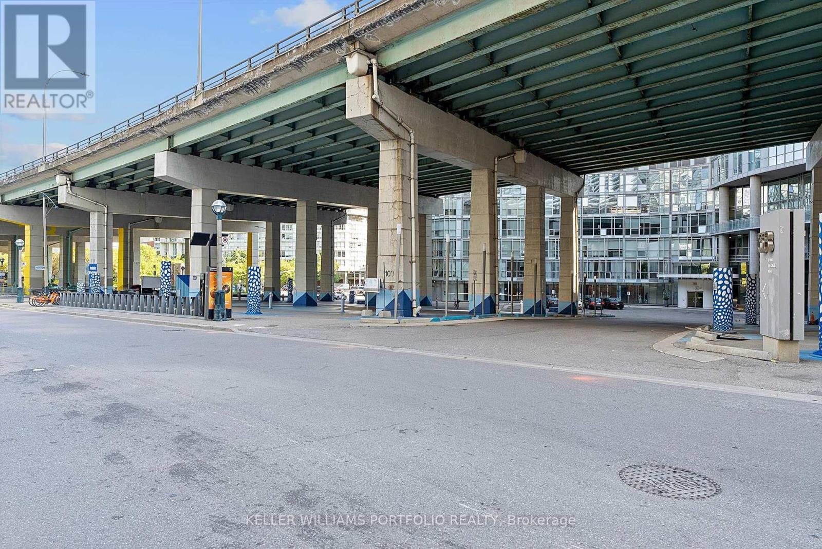 2601 - 38 Dan Leckie Way, Toronto, Ontario  M5V 2V6 - Photo 2 - C13694820
