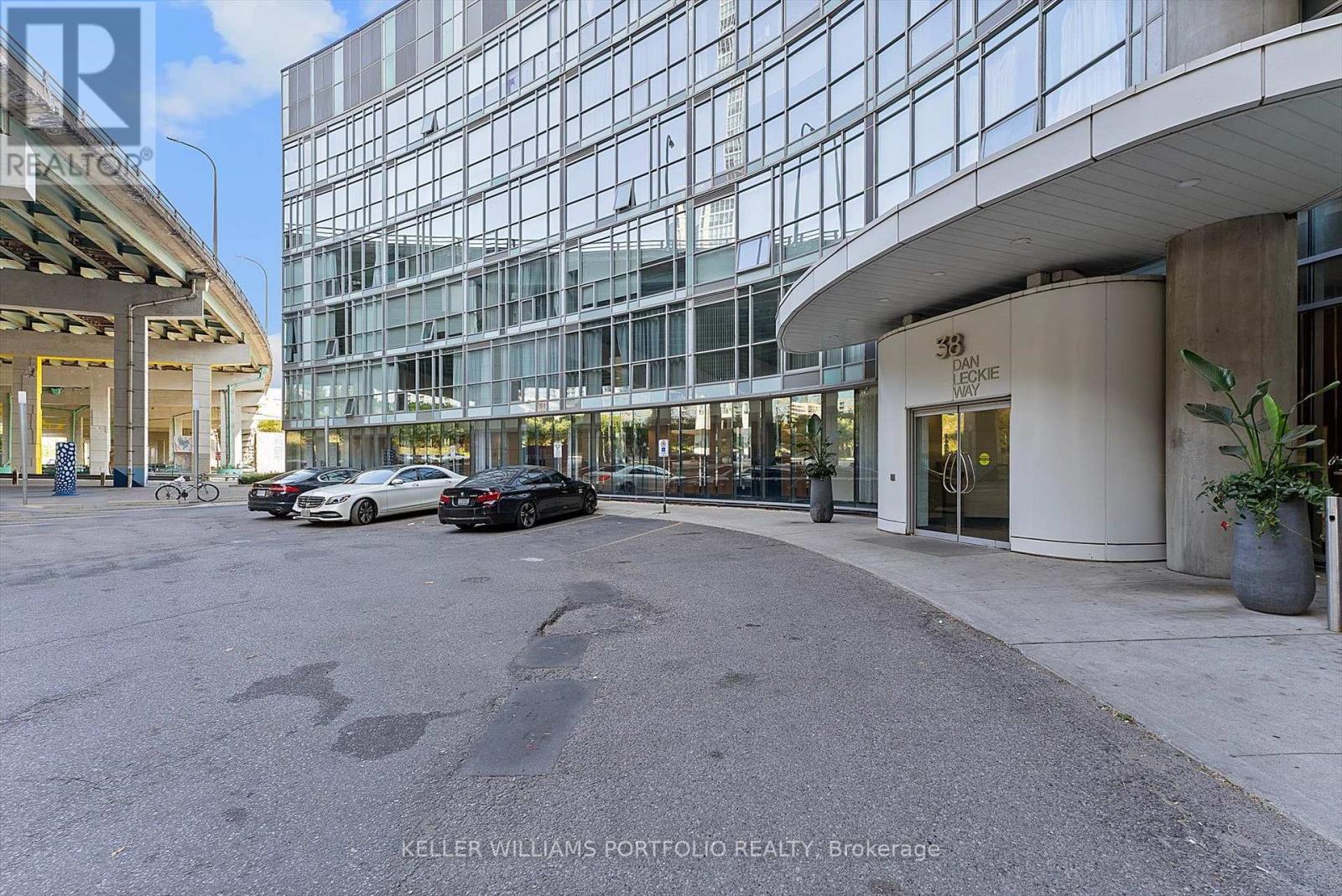 2601 - 38 Dan Leckie Way, Toronto, Ontario  M5V 2V6 - Photo 4 - C13694820