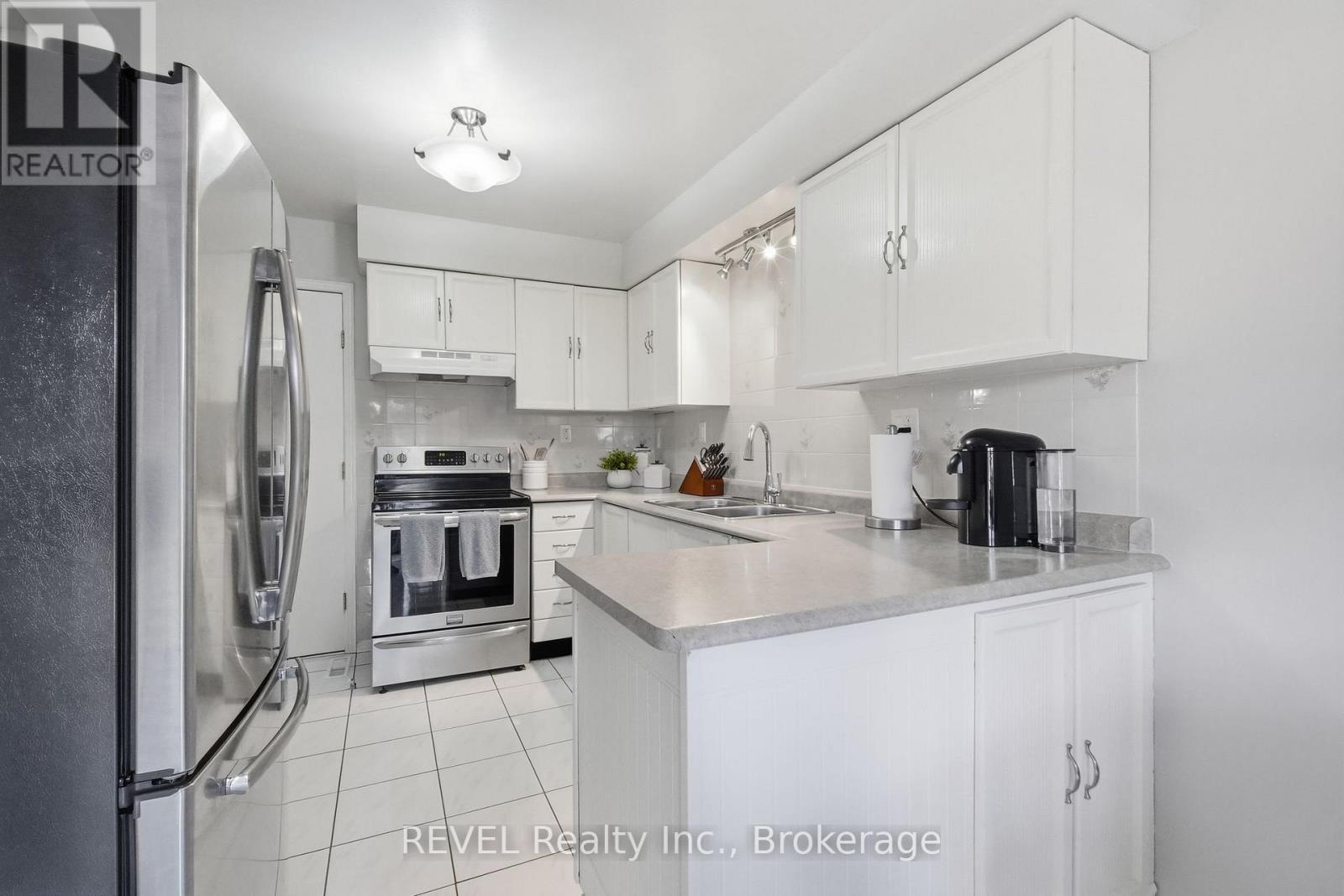 1298 Pinehurst Avenue, Oshawa, Ontario  L1H 8G5 - Photo 11 - E13694766