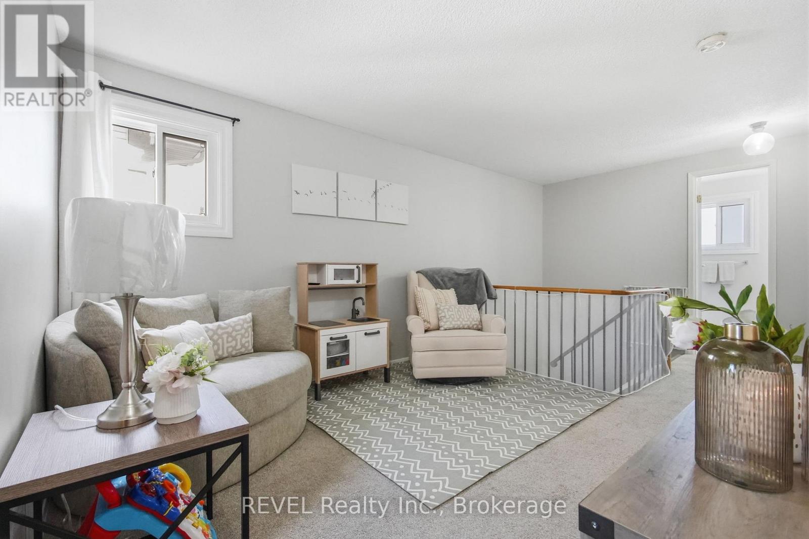 1298 Pinehurst Avenue, Oshawa, Ontario  L1H 8G5 - Photo 15 - E13694766