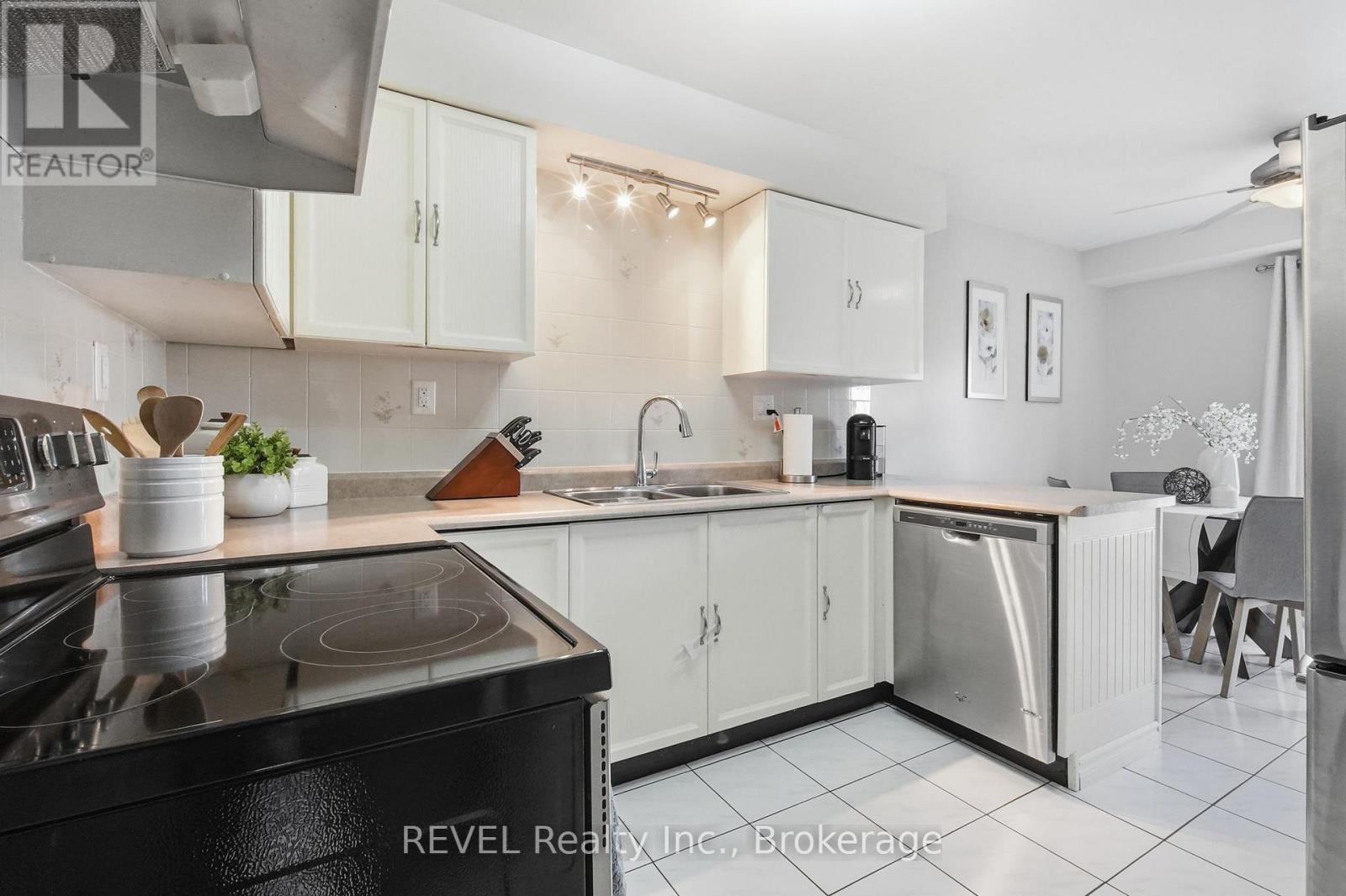 1298 Pinehurst Avenue, Oshawa, Ontario  L1H 8G5 - Photo 9 - E13694766