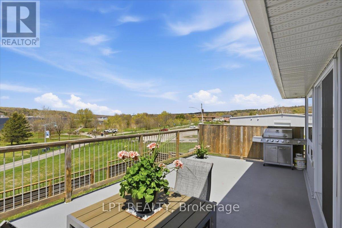 45 Water Street, Penetanguishene, Ontario  L9M 1M8 - Photo 11 - S13694756
