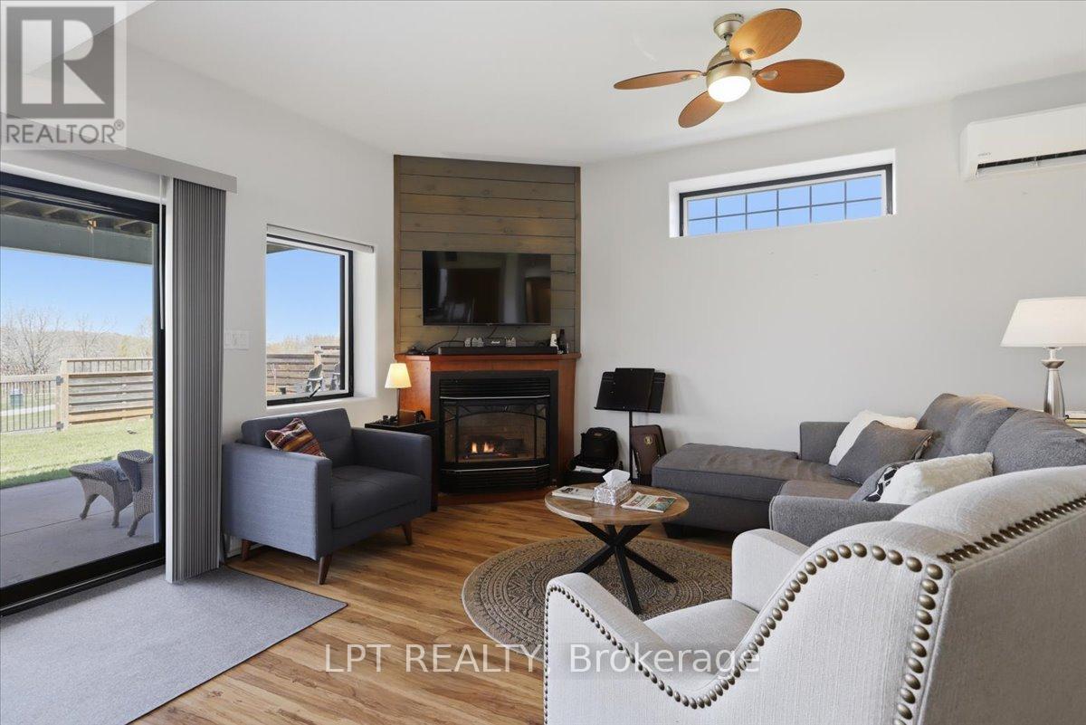 45 Water Street, Penetanguishene, Ontario  L9M 1M8 - Photo 27 - S13694756