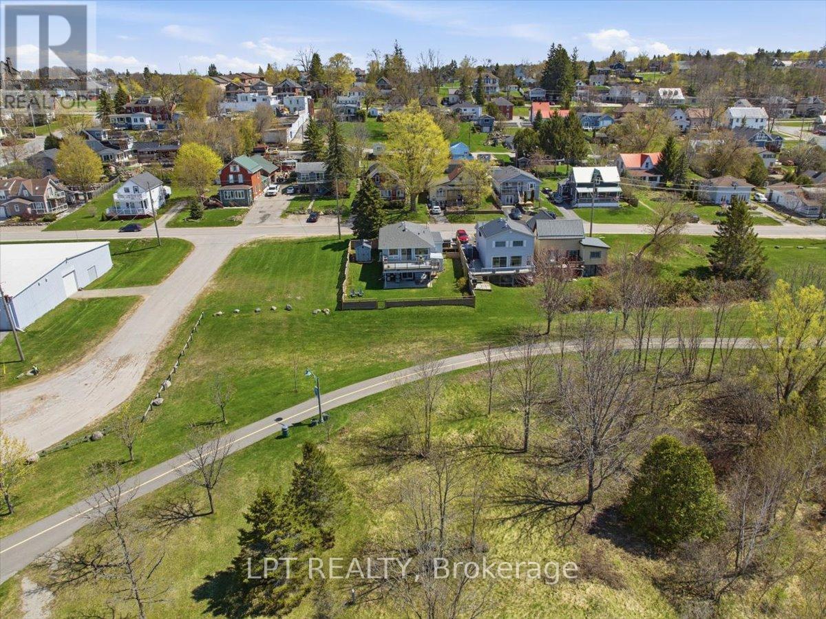 45 Water Street, Penetanguishene, Ontario  L9M 1M8 - Photo 44 - S13694756