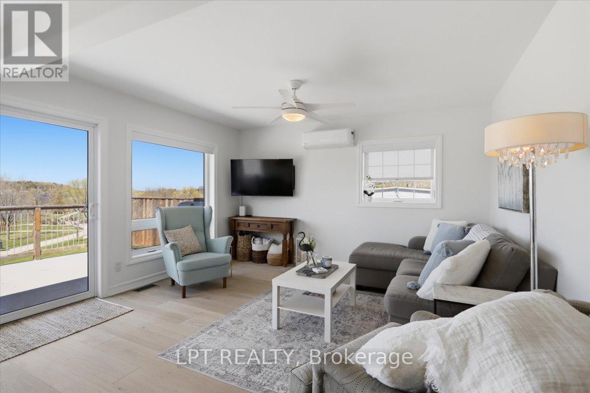 45 Water Street, Penetanguishene, Ontario  L9M 1M8 - Photo 7 - S13694756
