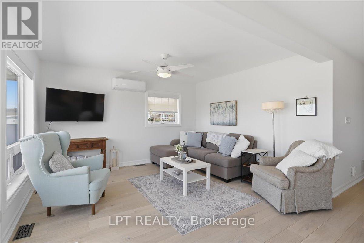 45 Water Street, Penetanguishene, Ontario  L9M 1M8 - Photo 8 - S13694756