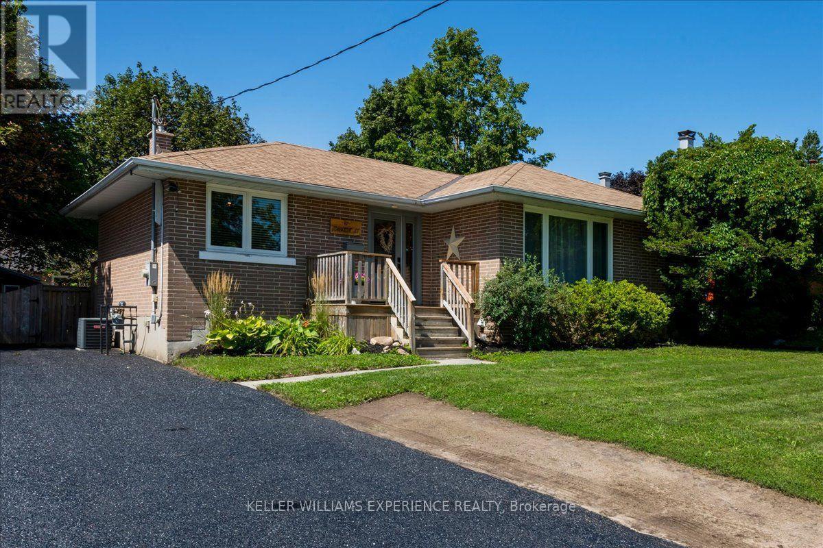 92 JOHNSON STREET, Barrie, Ontario
