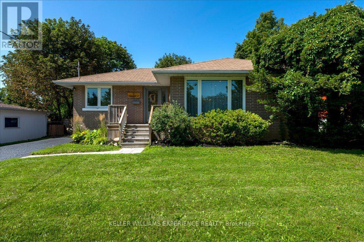 92 Johnson Street, Barrie, Ontario  L4M 4R3 - Photo 3 - S13694770
