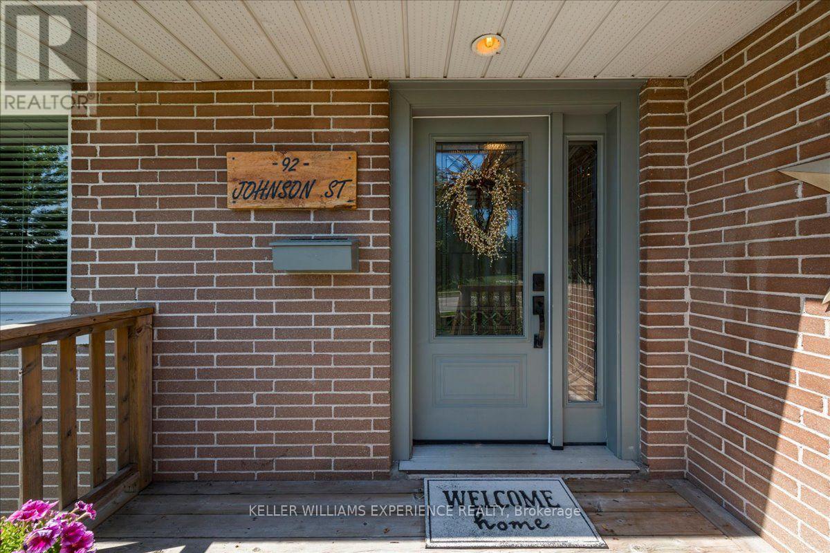 92 Johnson Street, Barrie, Ontario  L4M 4R3 - Photo 4 - S13694770