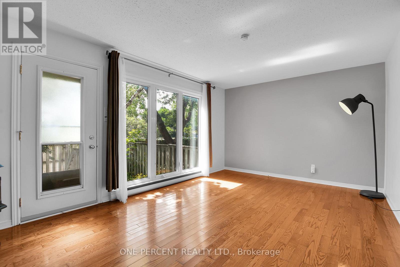 350 Stowe Court, Ottawa, Ontario  K2K 1Z6 - Photo 5 - X13694736