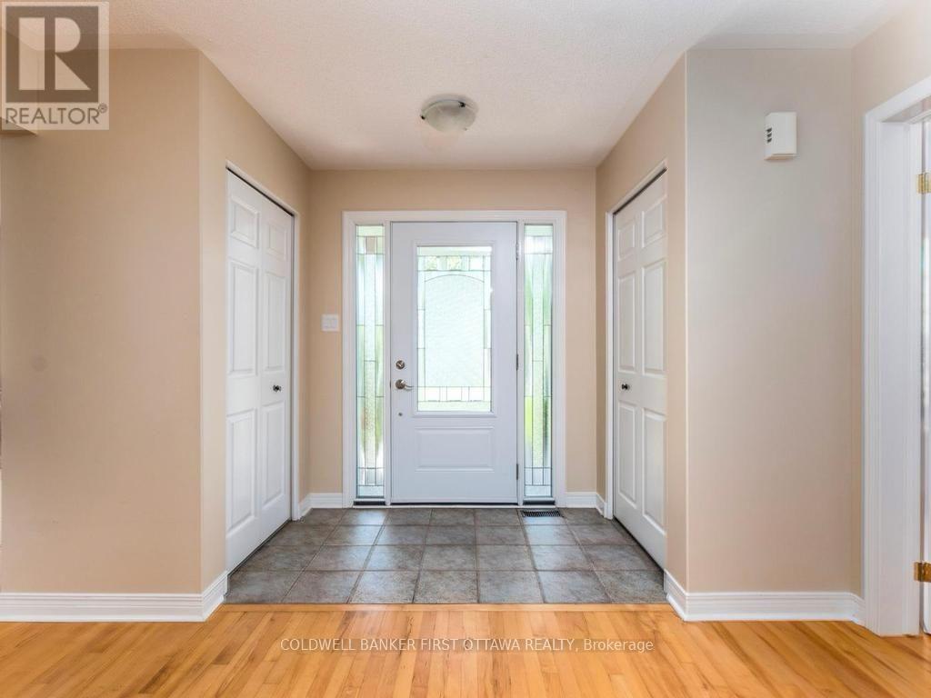 5 Hearn Crescent, Ottawa, Ontario  K2S 1R7 - Photo 4 - X13694814
