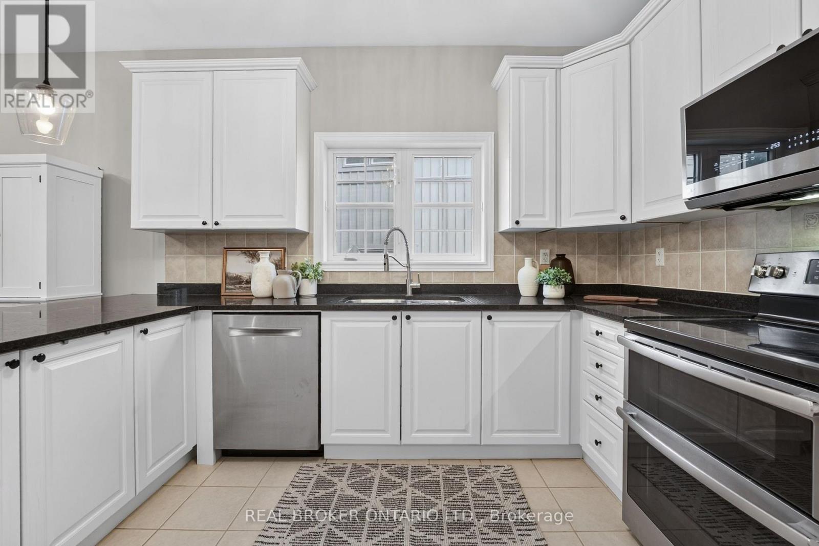 60 Meadowglen Boulevard, Halton Hills, Ontario  L7G 0B7 - Photo 14 - W13694782