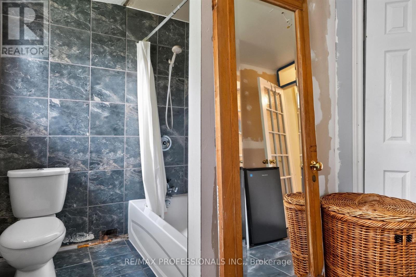 284 Indian Road, Toronto, Ontario  M6R 2X2 - Photo 23 - W13694808
