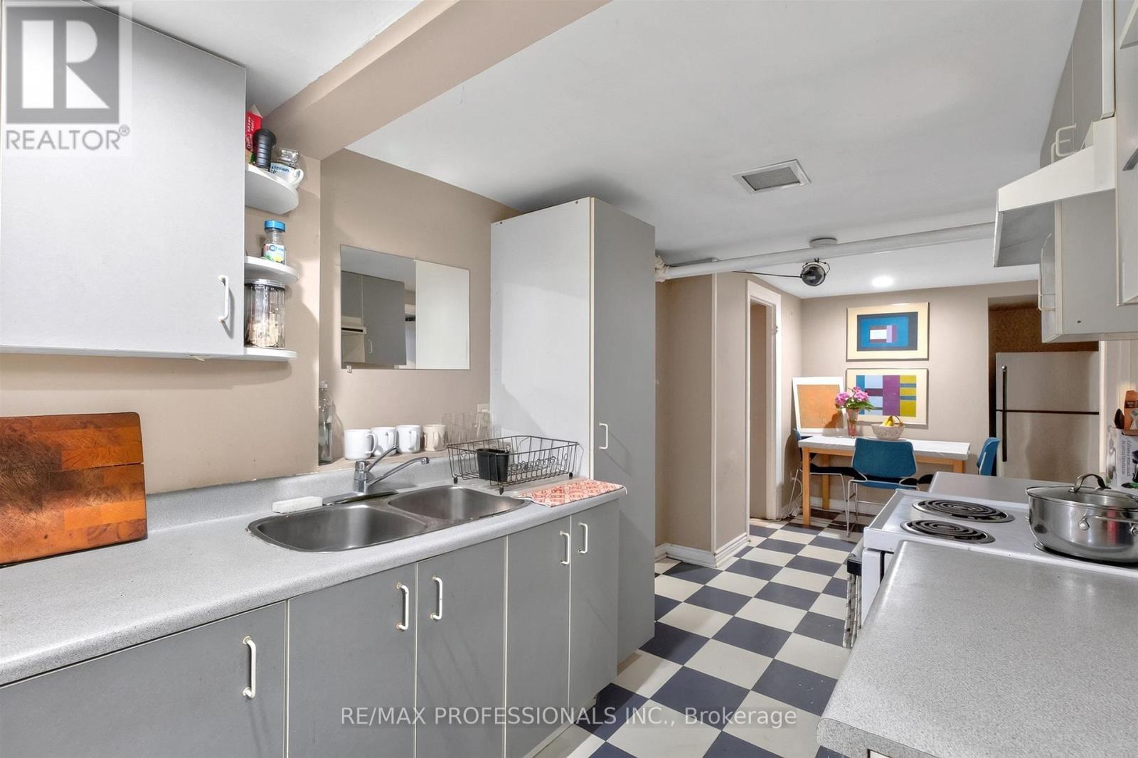 284 Indian Road, Toronto, Ontario  M6R 2X2 - Photo 35 - W13694808