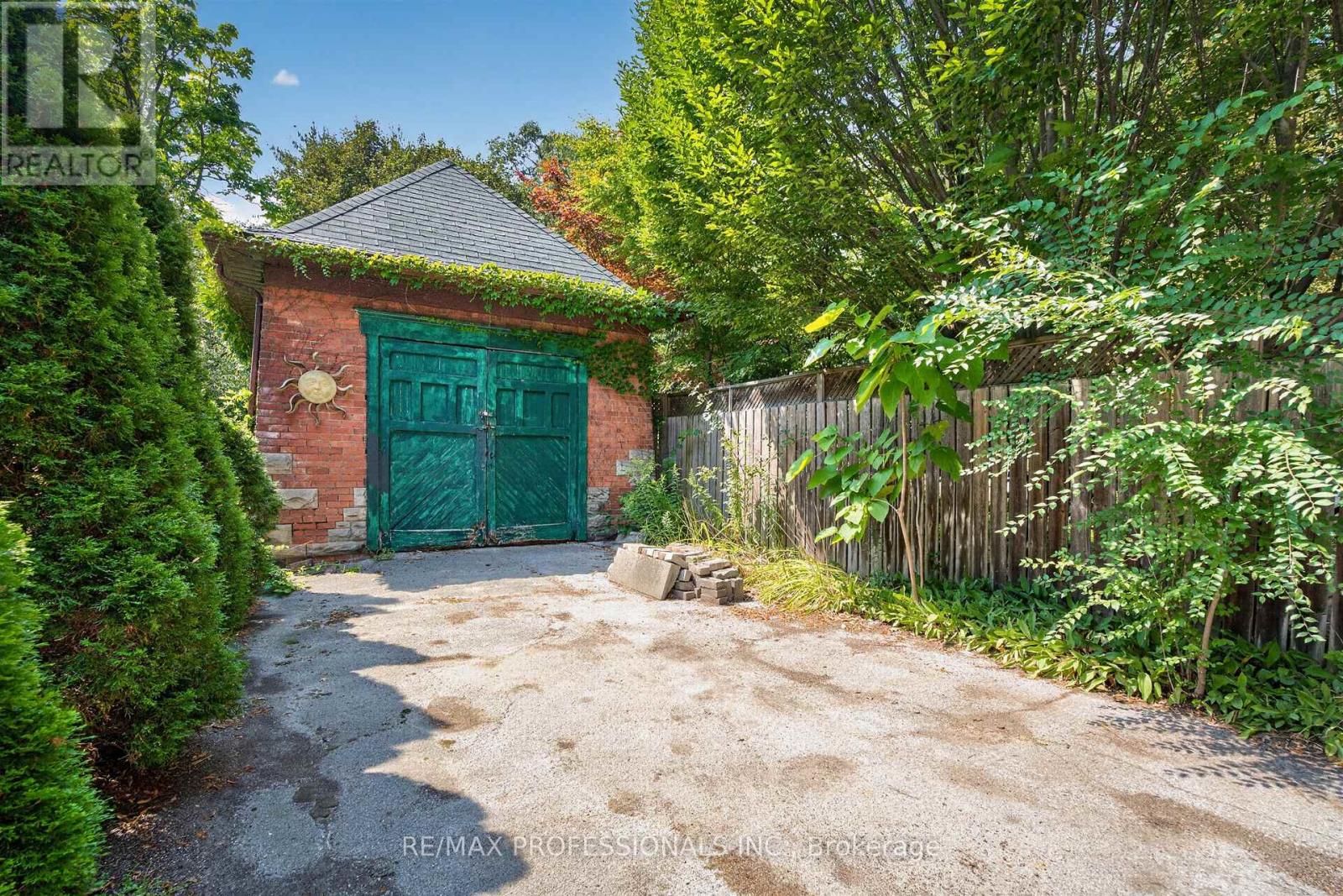 284 Indian Road, Toronto, Ontario  M6R 2X2 - Photo 42 - W13694808