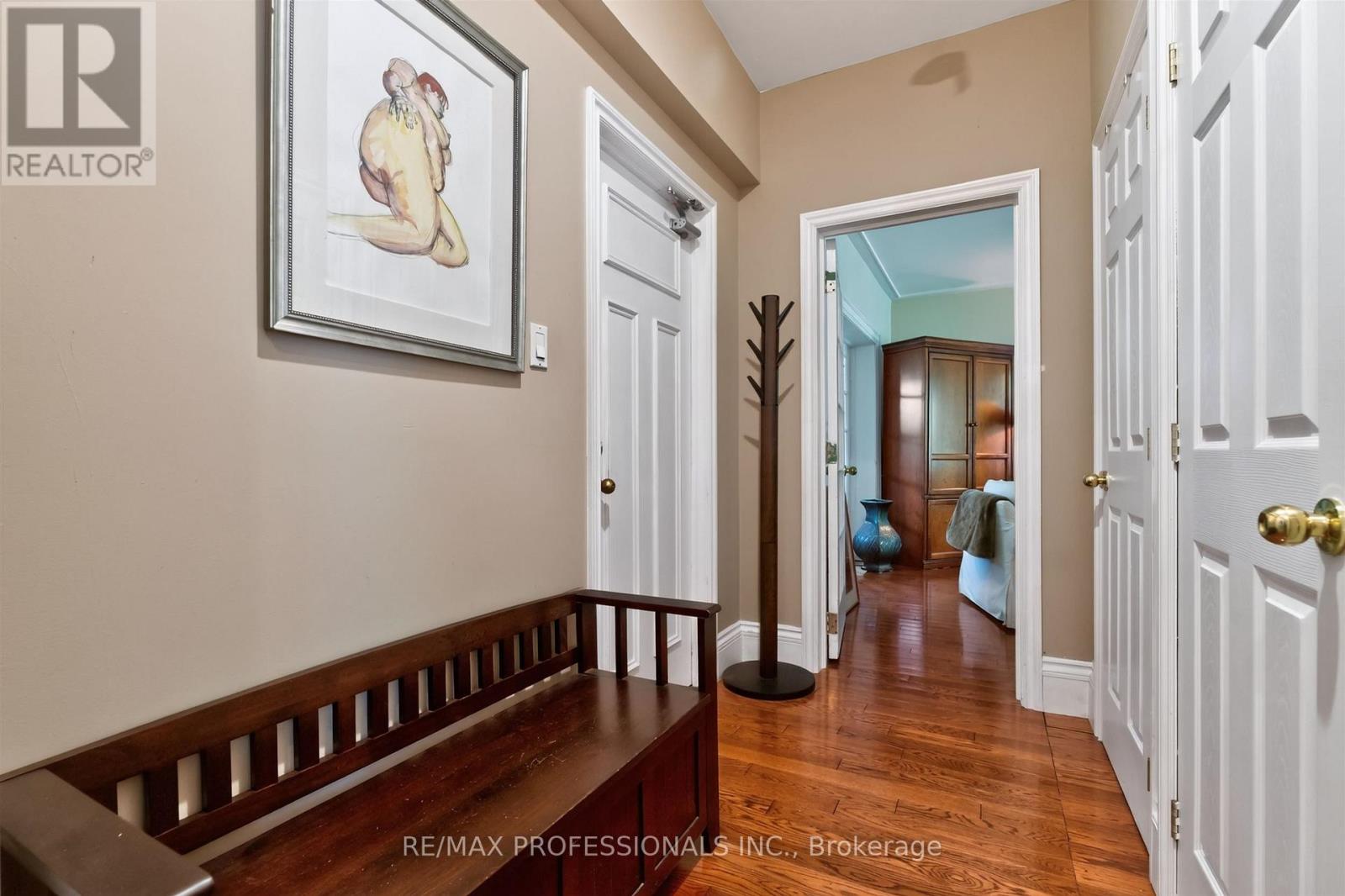 284 Indian Road, Toronto, Ontario  M6R 2X2 - Photo 8 - W13694808