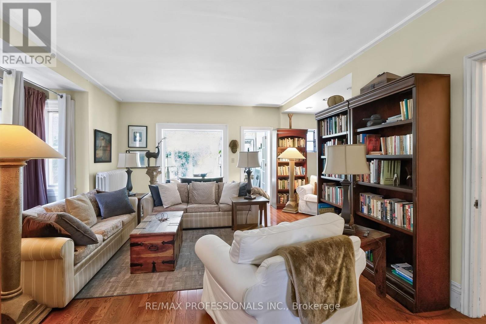 284 Indian Road, Toronto, Ontario  M6R 2X2 - Photo 9 - W13694808