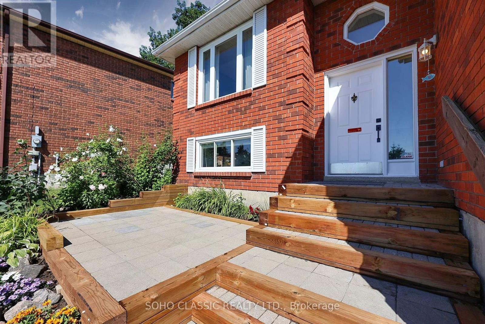 301 Leacock Drive, Barrie, Ontario  L4N 6J8 - Photo 3 - S13694720