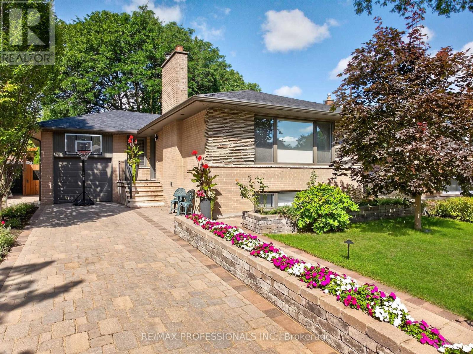 57 MERRYGALE CRESCENT, Toronto, Ontario
