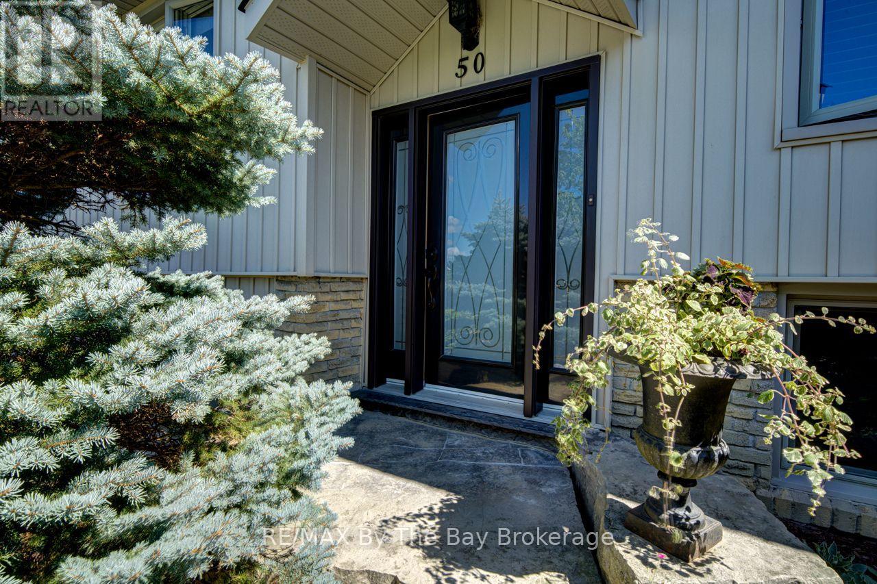 50 Hilltop Court, Caledon, Ontario  L7E 2P8 - Photo 3 - W13694712