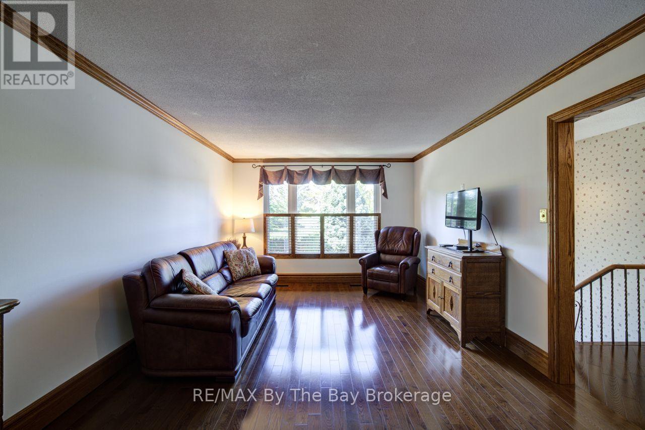 50 Hilltop Court, Caledon, Ontario  L7E 2P8 - Photo 5 - W13694712