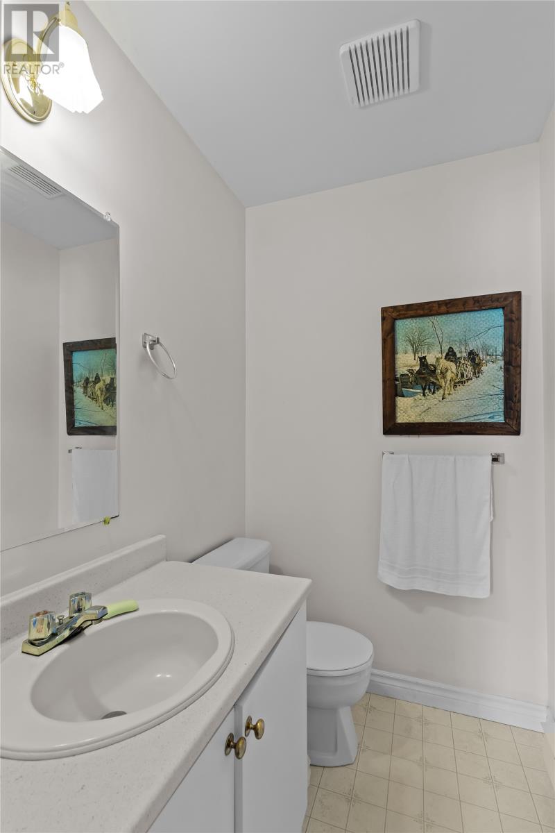 11 Sarasota Court, St. John's — photo 8