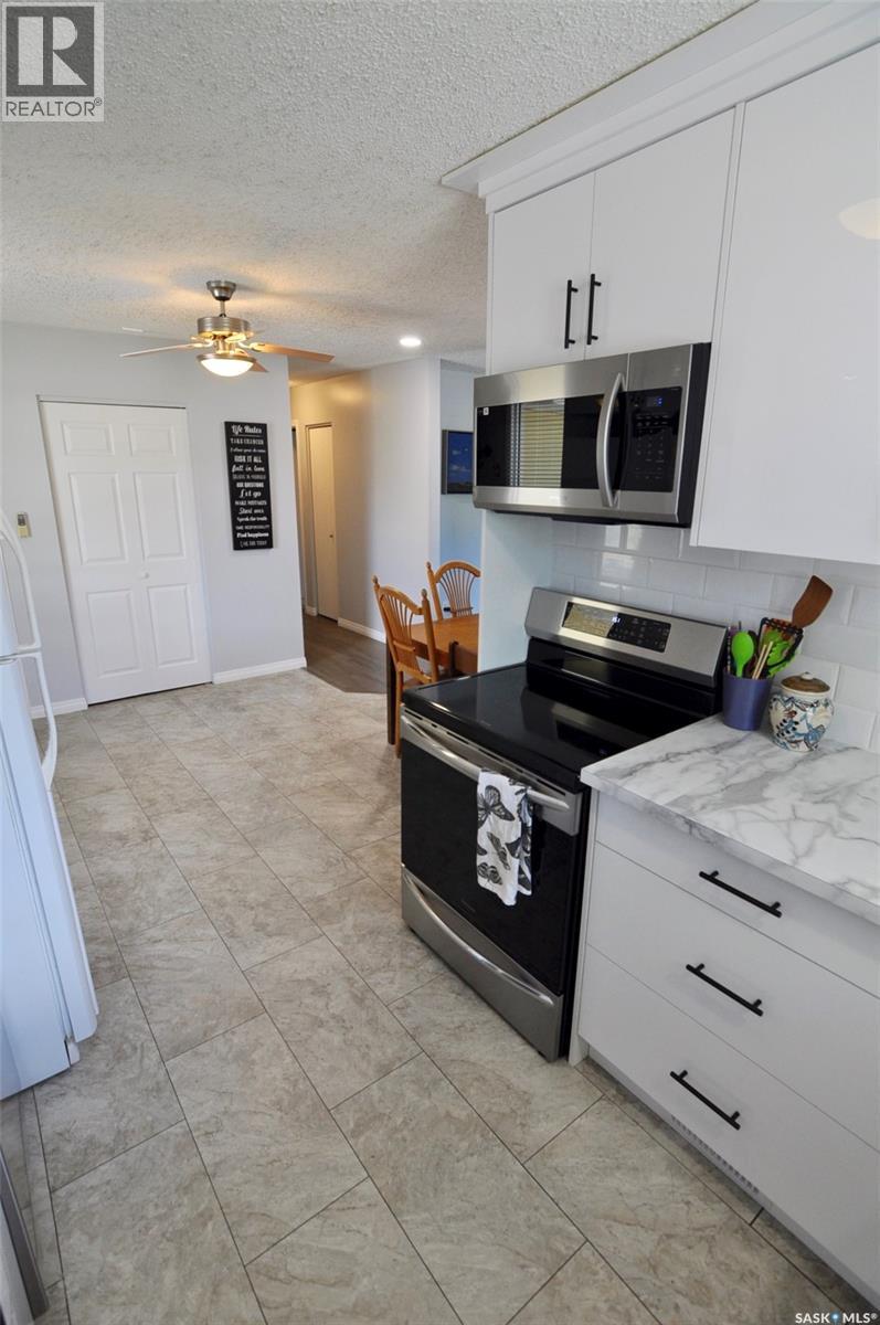 407 Wathaman Crescent, Saskatoon, Saskatchewan  S7K 4P8 - Photo 12 - SK046094