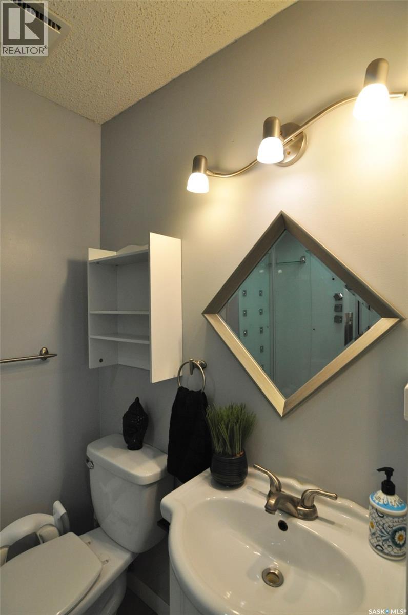 407 Wathaman Crescent, Saskatoon, Saskatchewan  S7K 4P8 - Photo 21 - SK046094