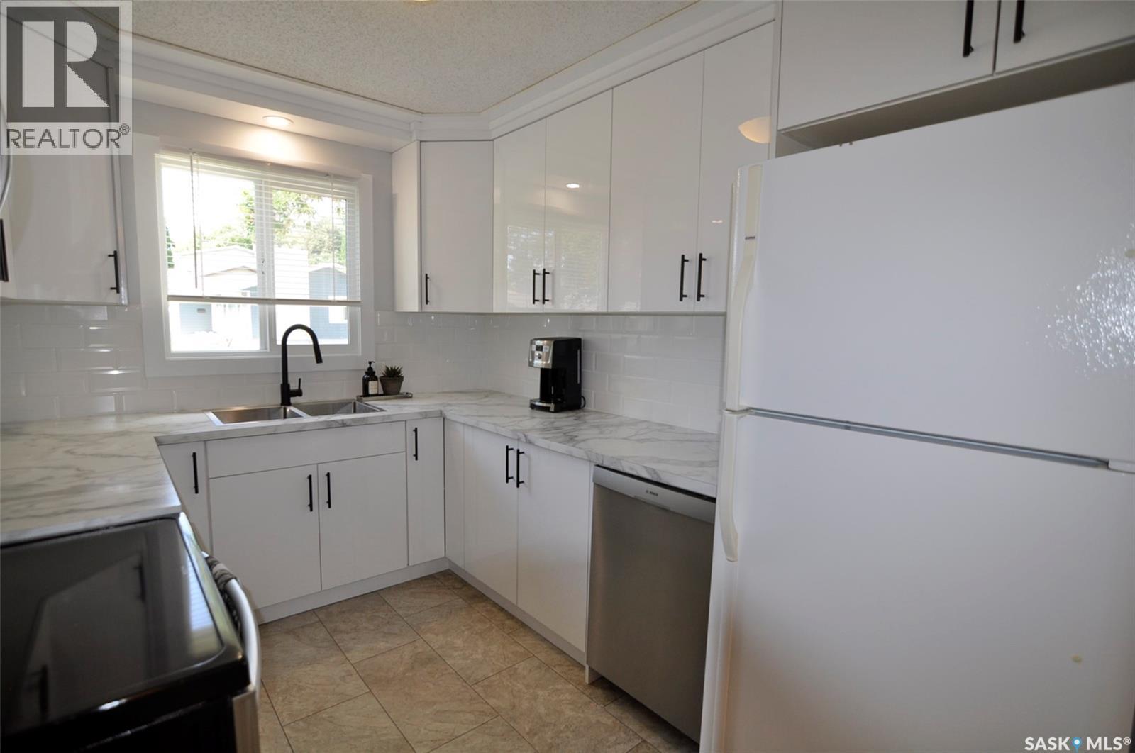 407 Wathaman Crescent, Saskatoon, Saskatchewan  S7K 4P8 - Photo 7 - SK046094
