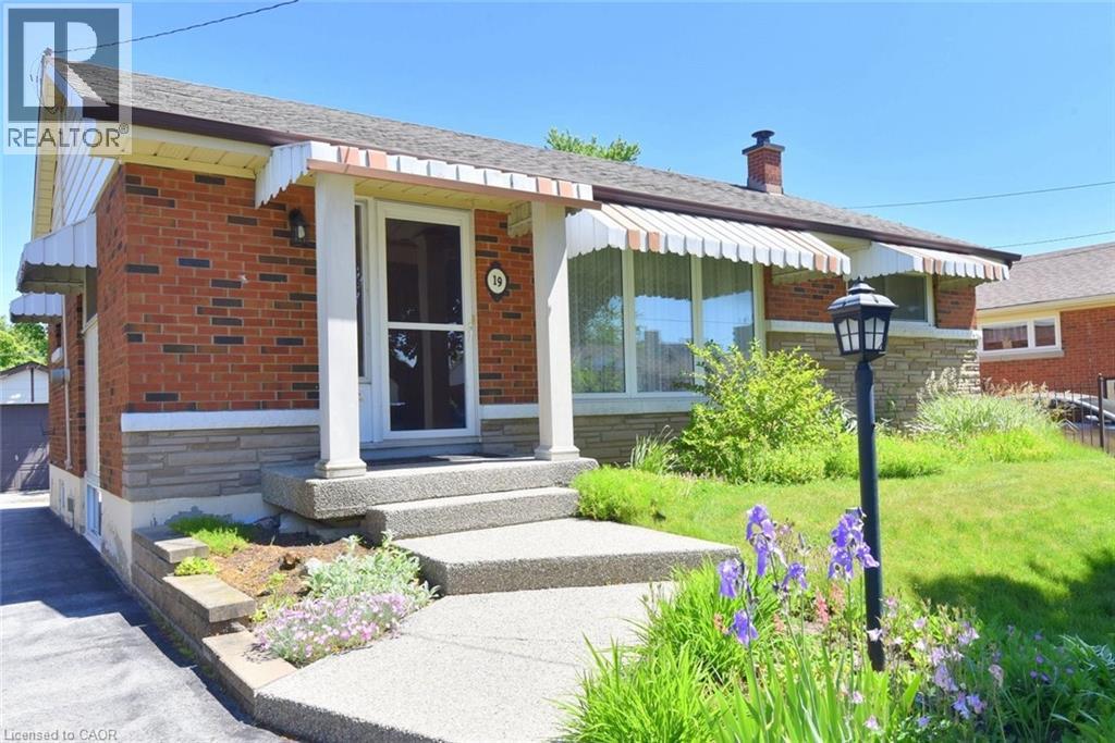 19 Gildea Street, Hamilton, Ontario  L8V 2G6 - Photo 2 - 40838171
