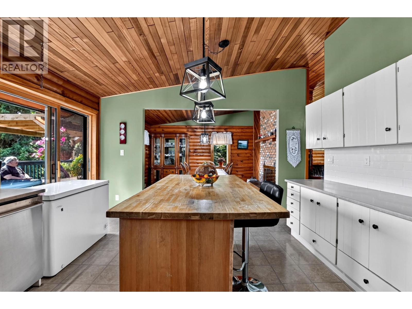 717 Francois Lake Road, Fraser Lake, British Columbia  V0J 1S0 - Photo 10 - R3157509