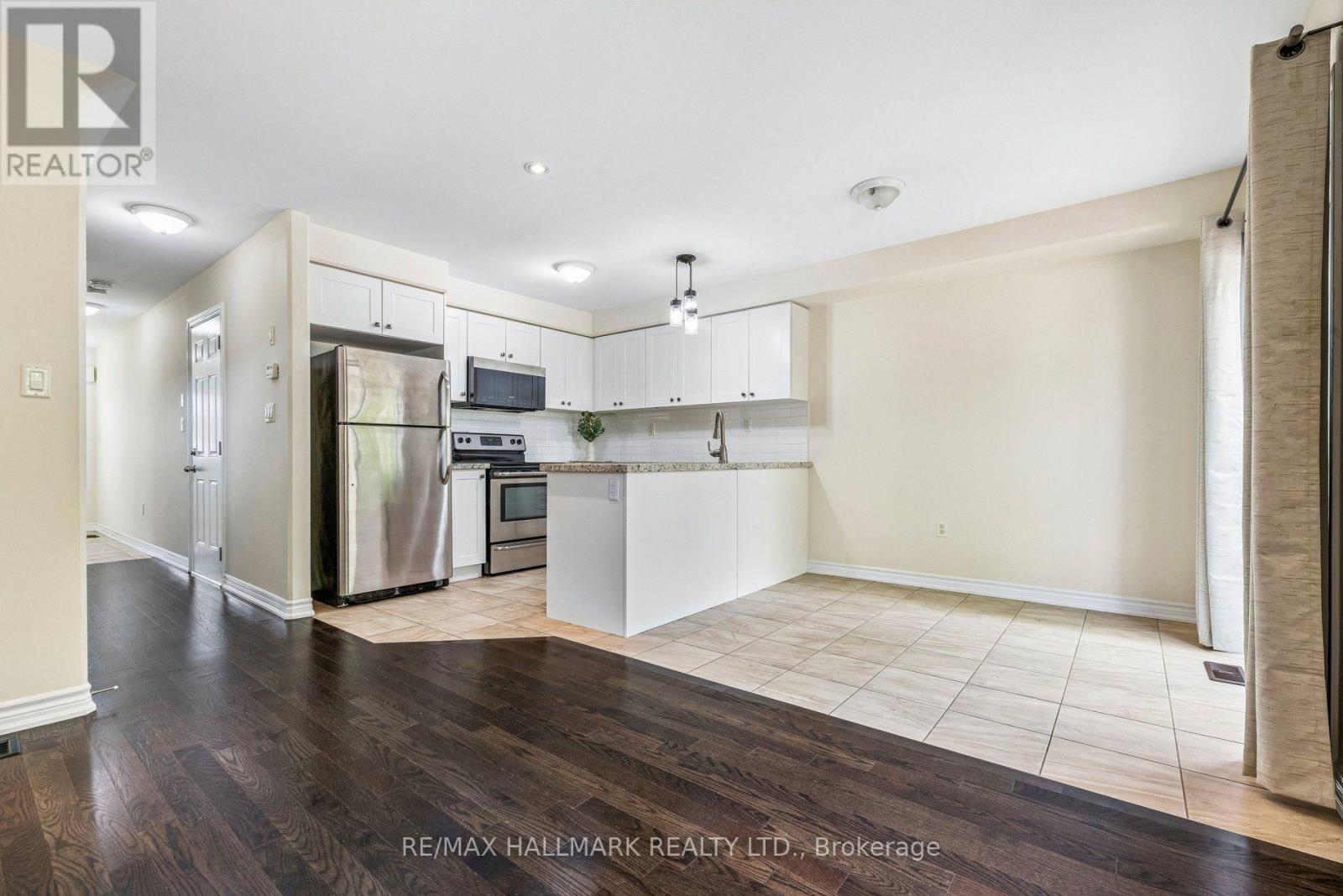 24 Markham Trail, Clarington, Ontario  L1C 0S4 - Photo 7 - E13693728