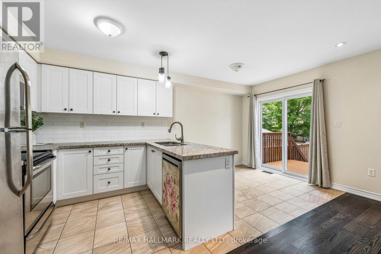 24 Markham Trail, Clarington, Ontario  L1C 0S4 - Photo 9 - E13693728