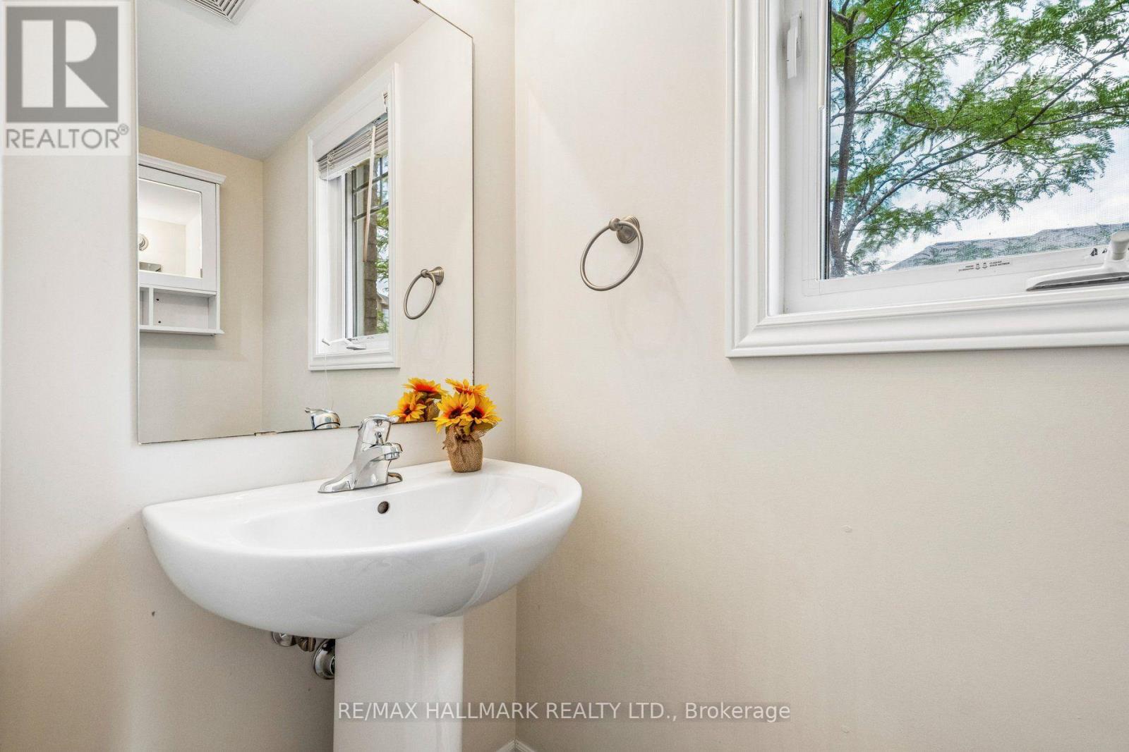 24 Markham Trail, Clarington, Ontario  L1C 0S4 - Photo 11 - E13693728