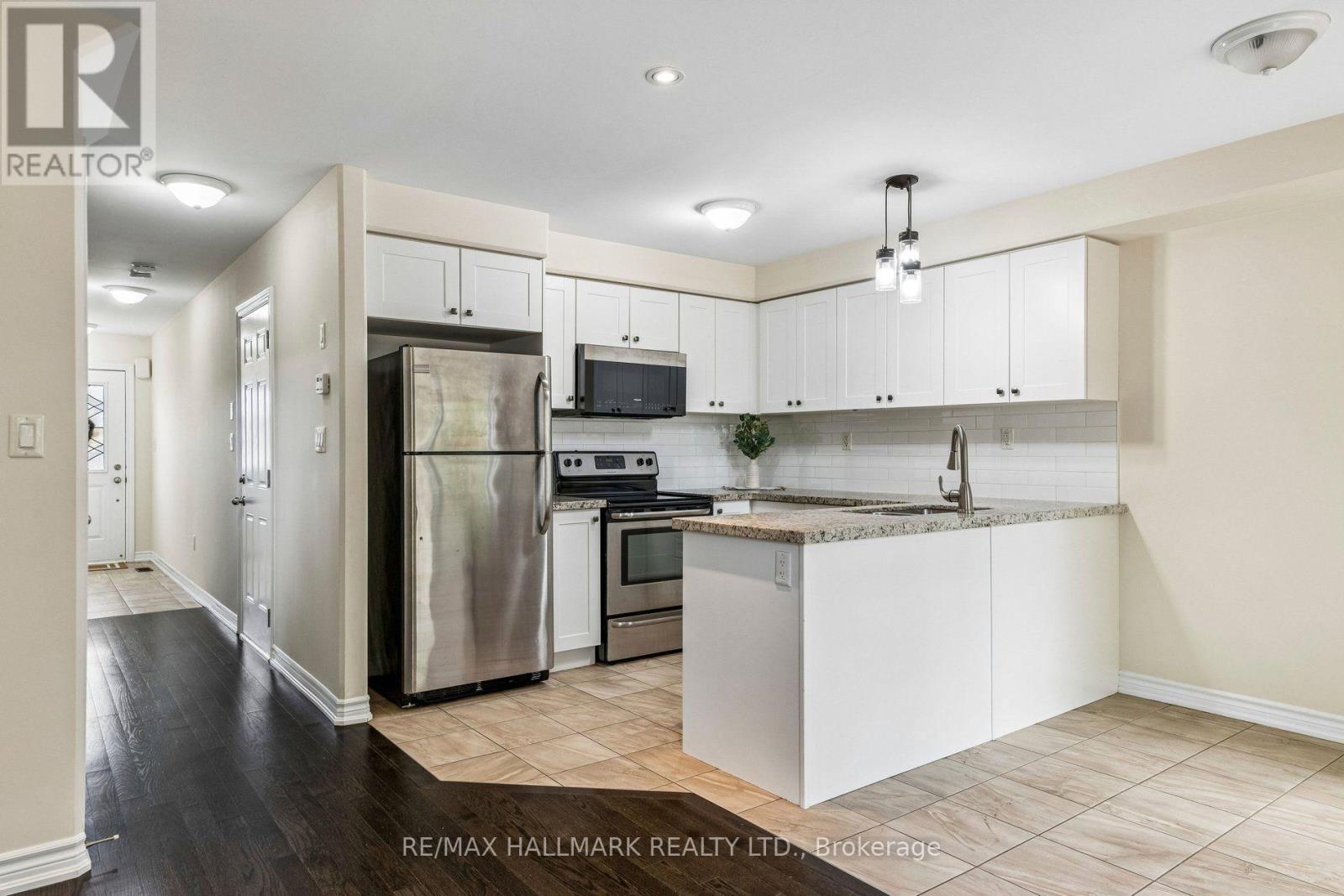 24 Markham Trail, Clarington, Ontario  L1C 0S4 - Photo 4 - E13693728
