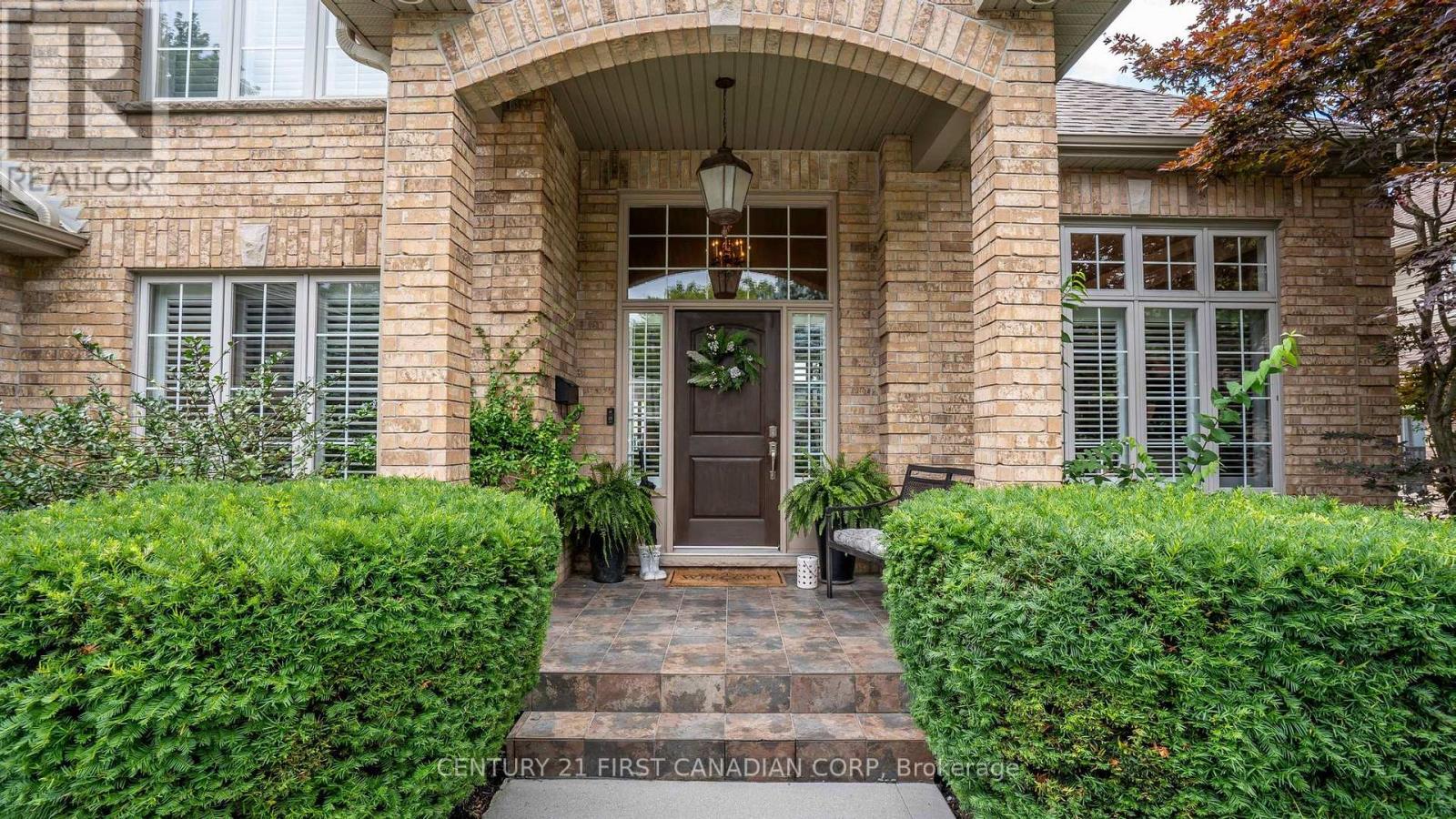 114 Longview Court, London South, Ontario  N6K 4J1 - Photo 3 - X13694918